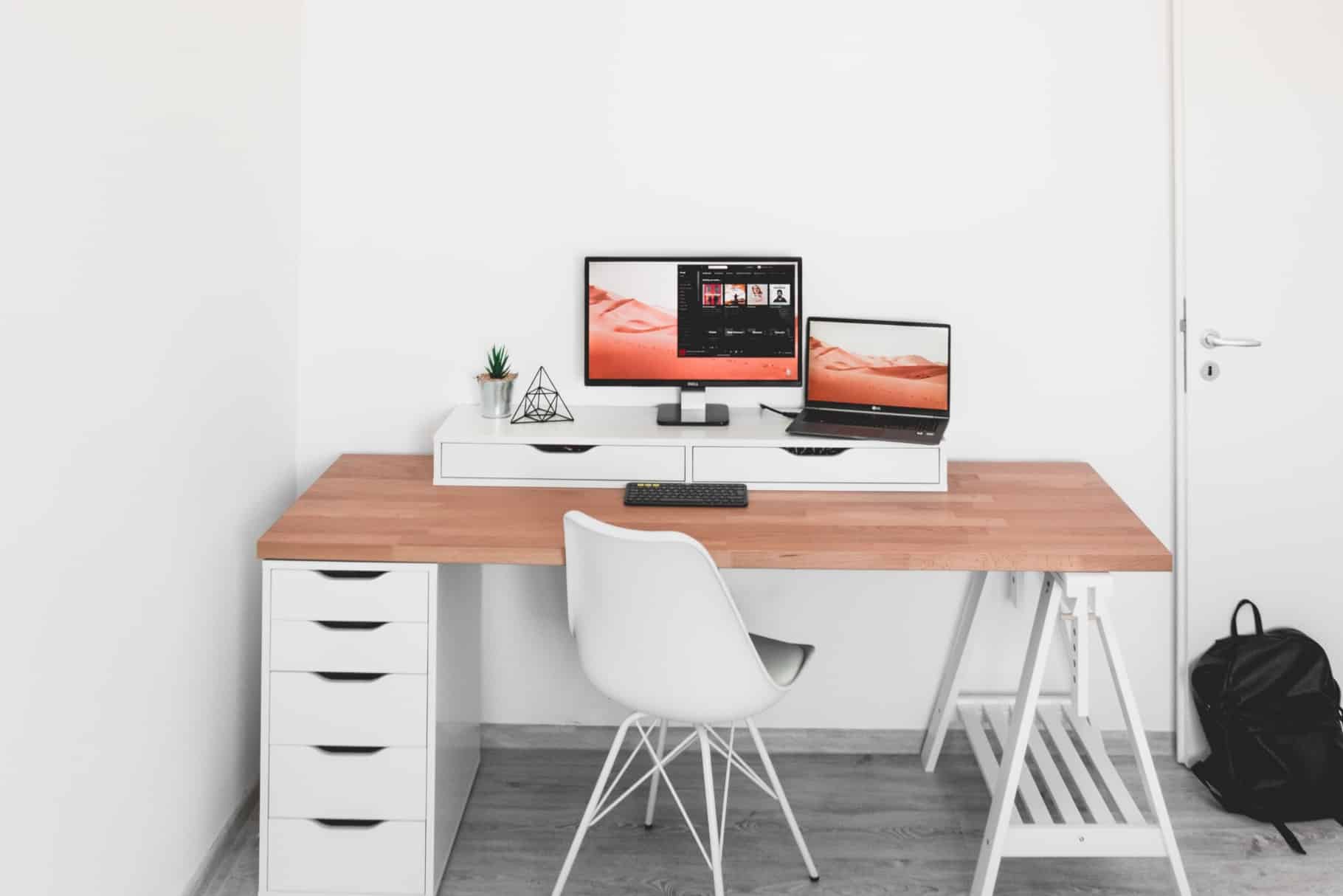 11 Amazing Wood Desks With Drawers For Artists In 2020