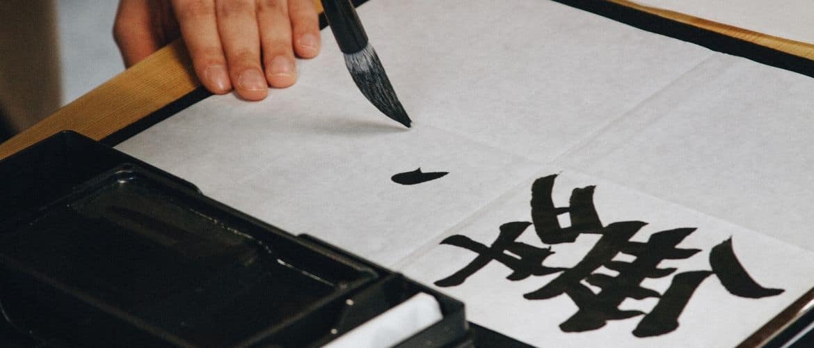 Lettering and Calligraphy: A Visual Guide to Their Differences