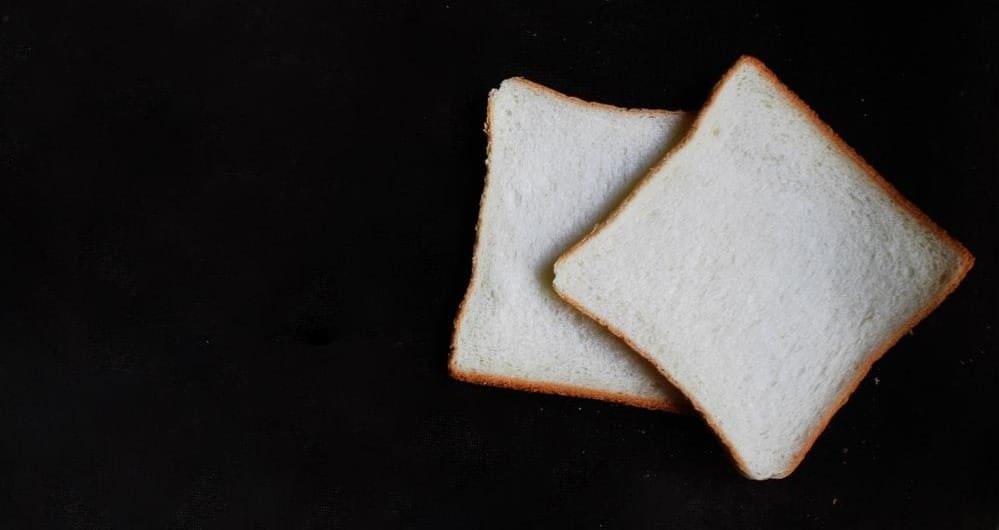 how to clean an oil painting with bread