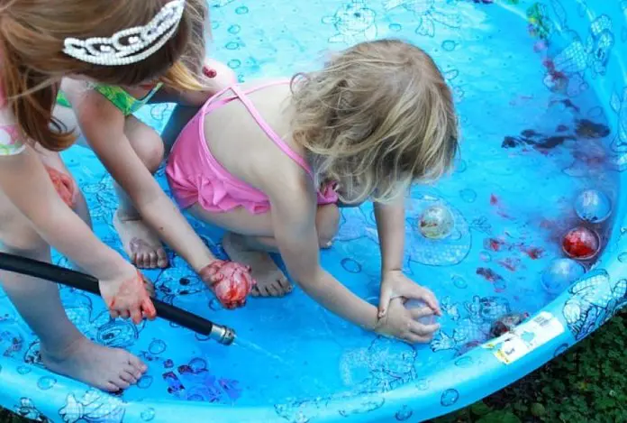 Painting in a Swimming Pool using Water Balloons